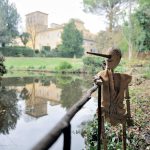 foto Pinocchio sullo sfondo Villa Gerini e il campo dei miracoli